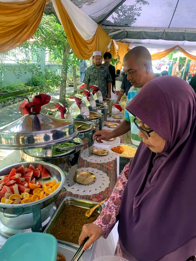 Buah-buahan segar disediakan untuk tetamu