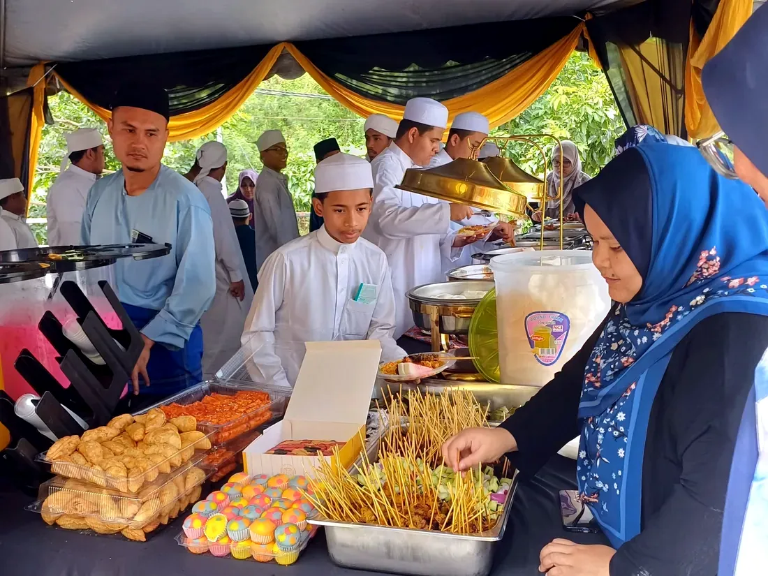 Dapur medan dengan kawah besar memasak juadah majlis
